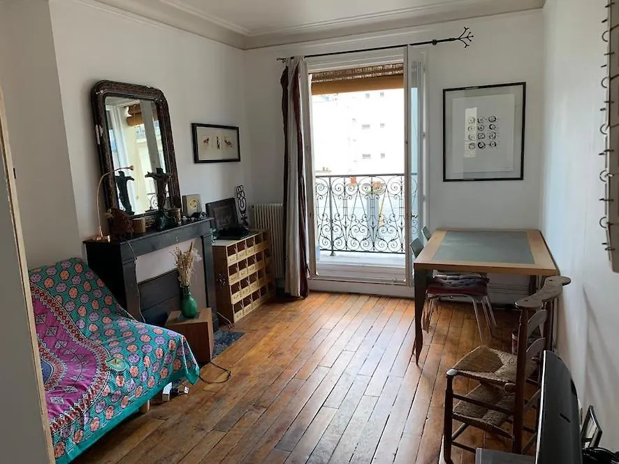 Stylish Flat With Balcony Facing South Pensionat