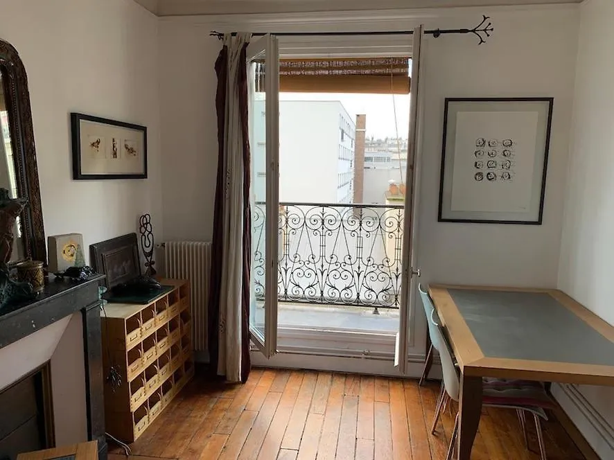Stylish Flat With Balcony Facing South Pensionat