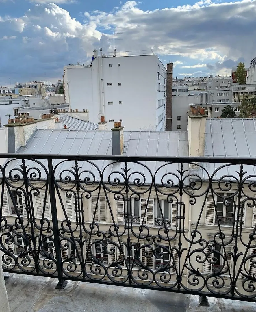 Stylish Flat With Balcony Facing South Pensionat Paris